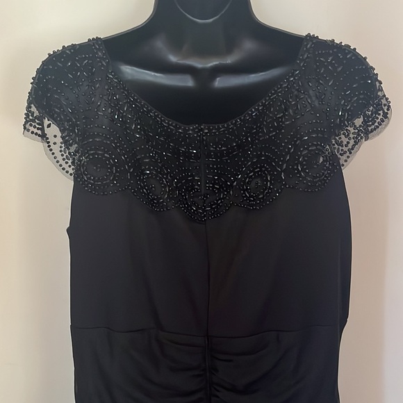 Gown - Picture 4 of 7